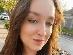 SandraWarren - female with brown hair webcam at LiveJasmin