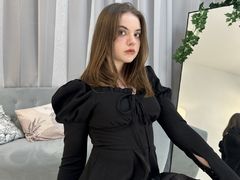 SandyDiamon - female with brown hair webcam at LiveJasmin