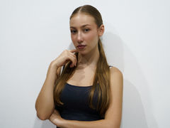 SandyObrian - female with brown hair webcam at LiveJasmin