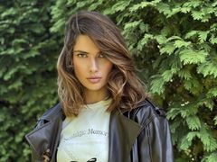 SandySnow - female with black hair webcam at LiveJasmin