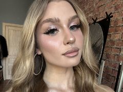 SaphiraLuxe - blond female webcam at LiveJasmin