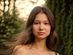 SaraDenar - female with brown hair webcam at LiveJasmin