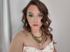 SaraRein - female with brown hair webcam at LiveJasmin