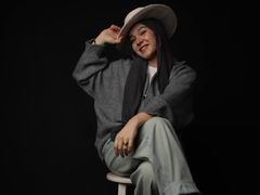 SarahFrazie - female with brown hair webcam at LiveJasmin