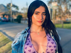 SarahLune - female with black hair and  big tits webcam at LiveJasmin