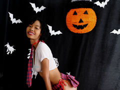 EmiliBonnie - female with black hair webcam at LiveJasmin