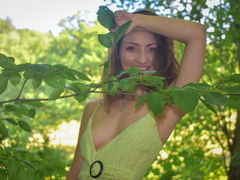 SarraJoyy - female with brown hair webcam at LiveJasmin
