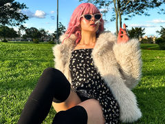 SaskiaVellour - female webcam at LiveJasmin