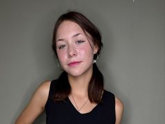 SeeMule - female with brown hair webcam at LiveJasmin