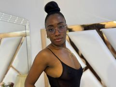 SelenaDav - female with black hair webcam at LiveJasmin