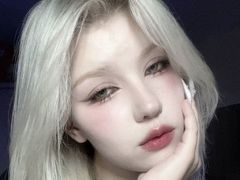 SelenaIris - blond female webcam at LiveJasmin