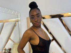 SelenaDav - female with black hair webcam at LiveJasmin