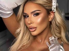 DesirableSelena - female with brown hair and  big tits webcam at LiveJasmin