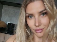 SelestaLight - blond female webcam at LiveJasmin