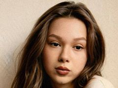 SeritaCasimir - female with brown hair webcam at LiveJasmin