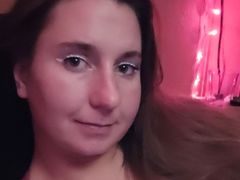 ShaeAnn - female with brown hair webcam at LiveJasmin