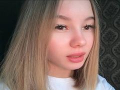 ShakitaMunsey - female with brown hair webcam at LiveJasmin