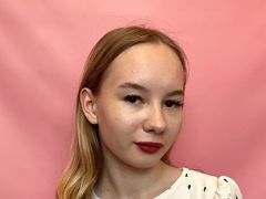 ShakitaMunsey - female with brown hair webcam at LiveJasmin