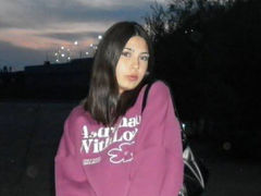 ShaniquaDefoore - female with brown hair webcam at LiveJasmin