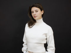 ShannonShea - female with brown hair webcam at LiveJasmin