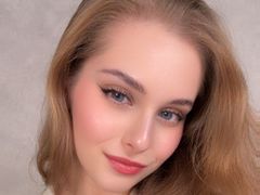 RileyMithcell - female with brown hair webcam at LiveJasmin