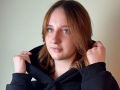 ShirleenWiens - female with brown hair webcam at LiveJasmin