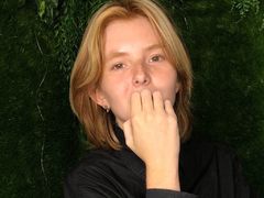 ShirleneDougher - female with brown hair webcam at LiveJasmin