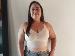 ShyLunaa from LiveJasmin