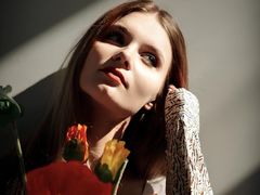 SilkenFever - female with brown hair webcam at LiveJasmin