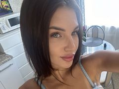 SilverBeese - female with brown hair and  big tits webcam at LiveJasmin