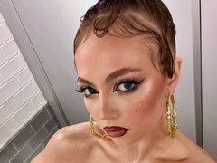 SilviaAtcher - female with brown hair webcam at LiveJasmin