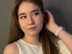 SilviaGoffin - female with brown hair webcam at LiveJasmin