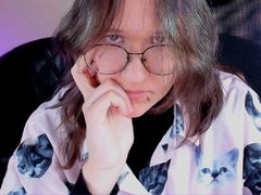 SilviaReed - female with brown hair and  small tits webcam at LiveJasmin