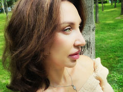 AlexaSweetyO - female with brown hair webcam at xLoveCam