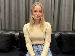 SkyeHarris - blond female webcam at LiveJasmin