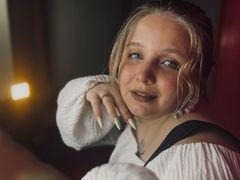 SladaDell - blond female with  big tits webcam at LiveJasmin