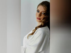 SofiaReses - blond female with  big tits webcam at LiveJasmin