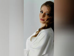 SofiaReses - blond female with  big tits webcam at LiveJasmin