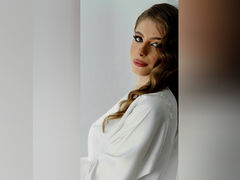 SofiaReses - blond female with  big tits webcam at LiveJasmin