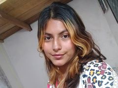 SophiaAntonelli - female with brown hair webcam at LiveJasmin