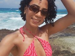 SophiaBond - female with black hair and  small tits webcam at LiveJasmin