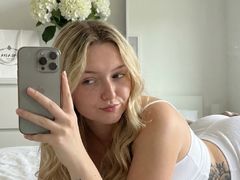SophiaHoneydew from LiveJasmin