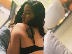 SophiaPetit - female with brown hair and  small tits webcam at LiveJasmin