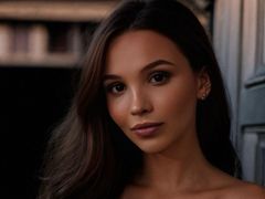 AvroraLovinson - female with brown hair webcam at LiveJasmin