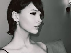 AvroraLovinson - female with brown hair webcam at LiveJasmin