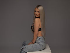 SophieTimber from LiveJasmin