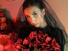 SophieTuckers - female with black hair webcam at LiveJasmin