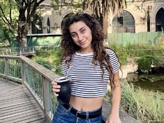 SophieeSunsett - female with brown hair webcam at LiveJasmin