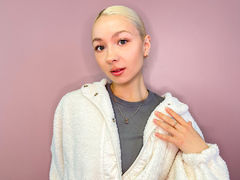 StellaVoux - blond female with  big tits webcam at LiveJasmin