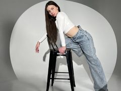 StephaniePeters - female with brown hair and  small tits webcam at LiveJasmin